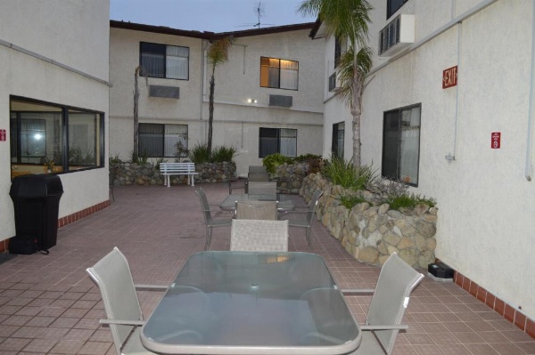 Jolly Roger Hotel image 15